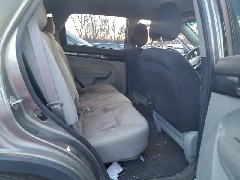 2011 KIA SORENTO BASE  