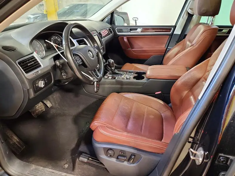 2016 VOLKSWAGEN TOUAREG SPORT  
