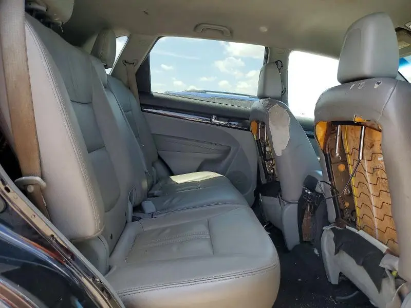 2013 KIA SORENTO LX  