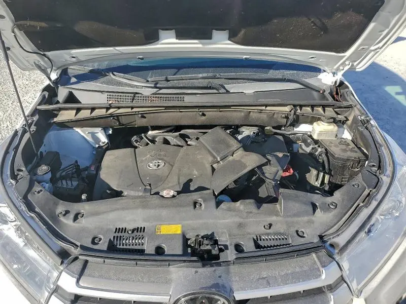 2018 TOYOTA HIGHLANDER SE  