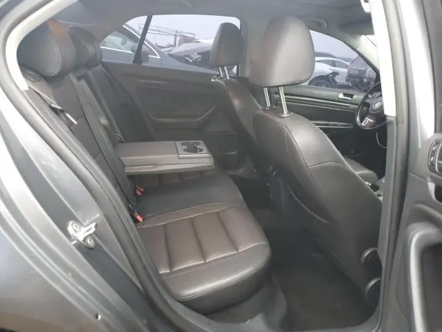 2010 VOLKSWAGEN JETTA SE  