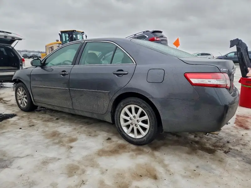 2011 TOYOTA CAMRY SE  