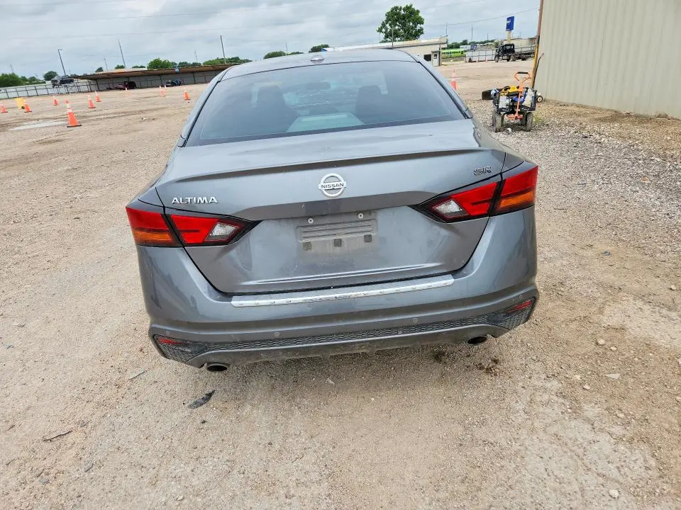 2022 NISSAN ALTIMA SR  