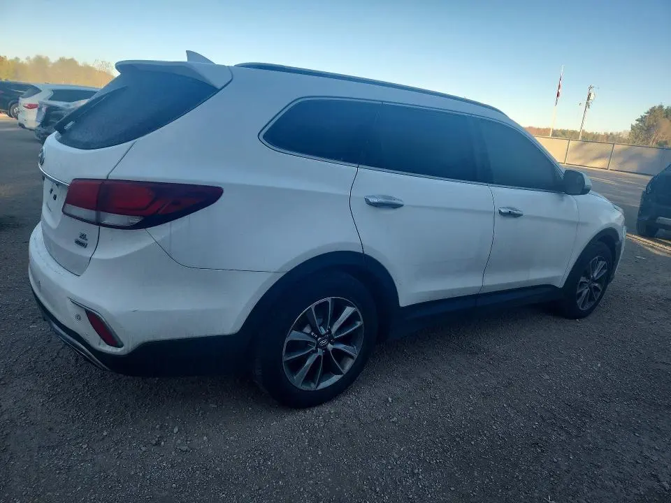 2017 HYUNDAI SANTA FE SE  