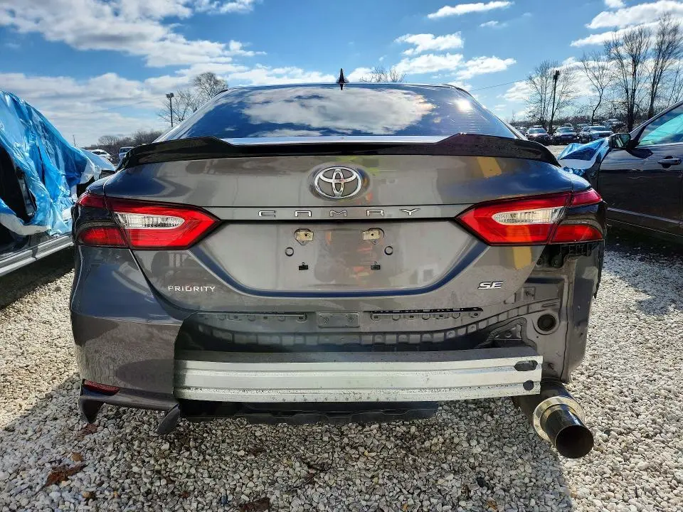 2019 TOYOTA CAMRY SE  