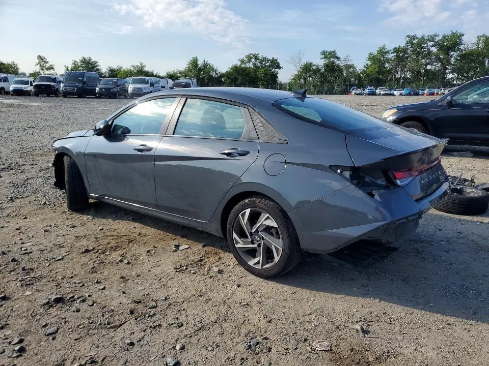 2025 HYUNDAI ELANTRA SEL SPORT  