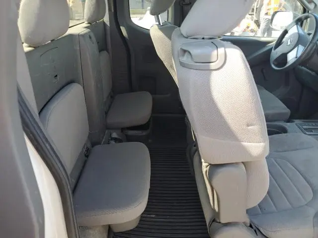 2013 NISSAN FRONTIER S  