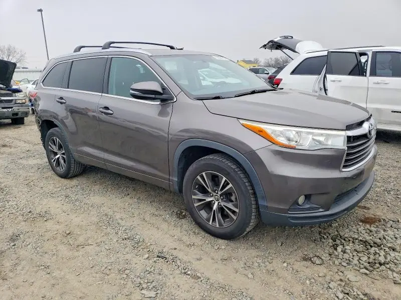 2016 TOYOTA HIGHLANDER XLE  