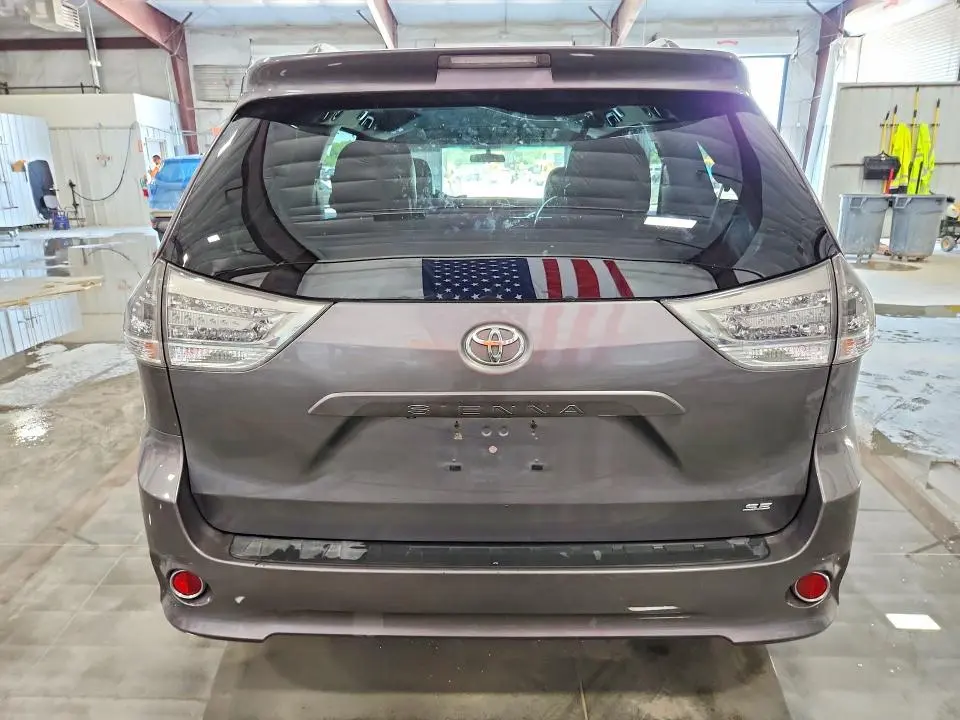 2011 TOYOTA SIENNA SPORT  
