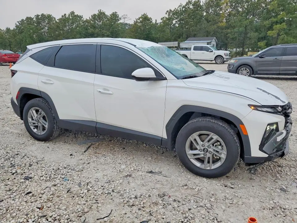 2025 HYUNDAI TUCSON SE  