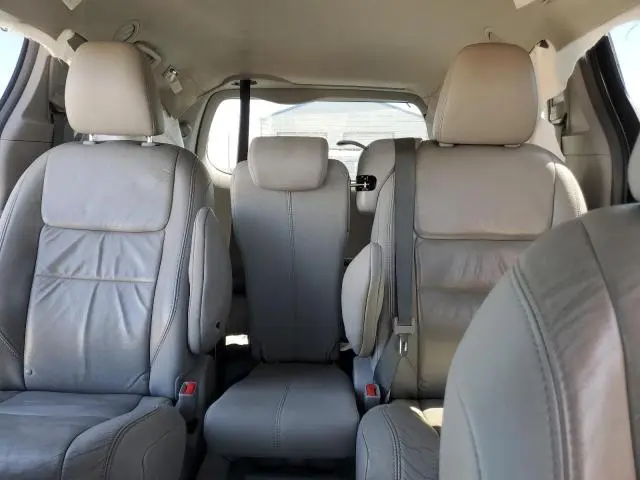 2016 TOYOTA SIENNA XLE  