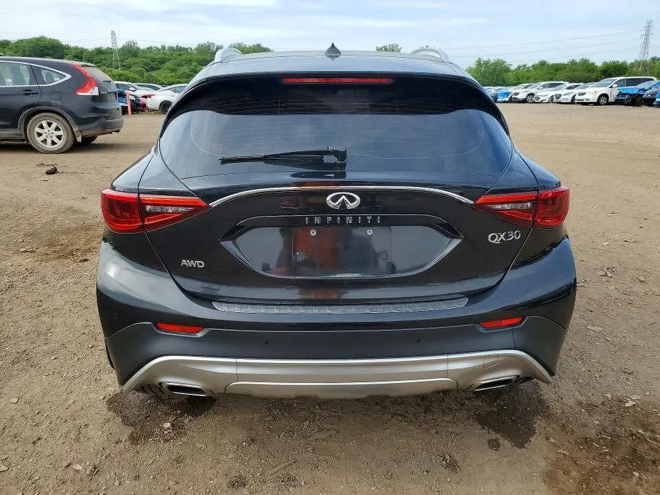 2019 INFINITI QX30 LUXE  