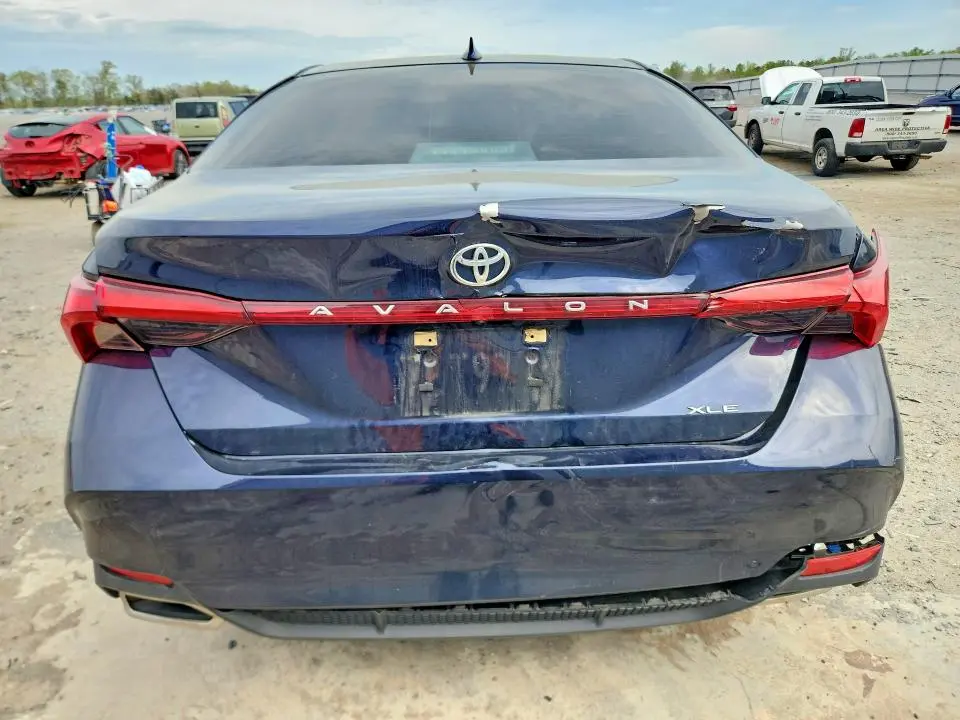 2021 TOYOTA AVALON XLE  