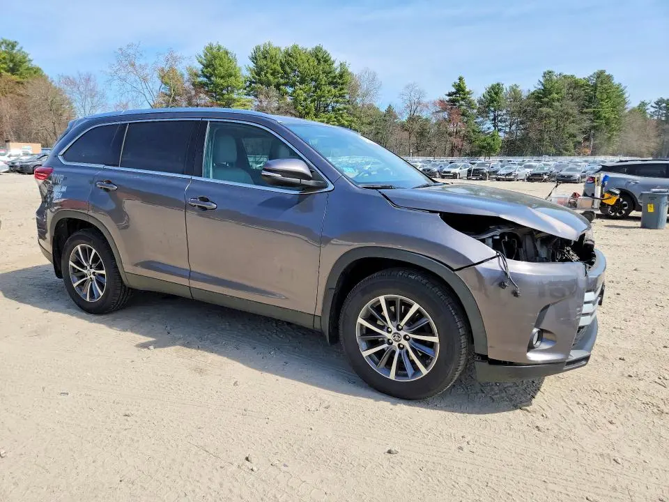 2019 TOYOTA HIGHLANDER XLE  