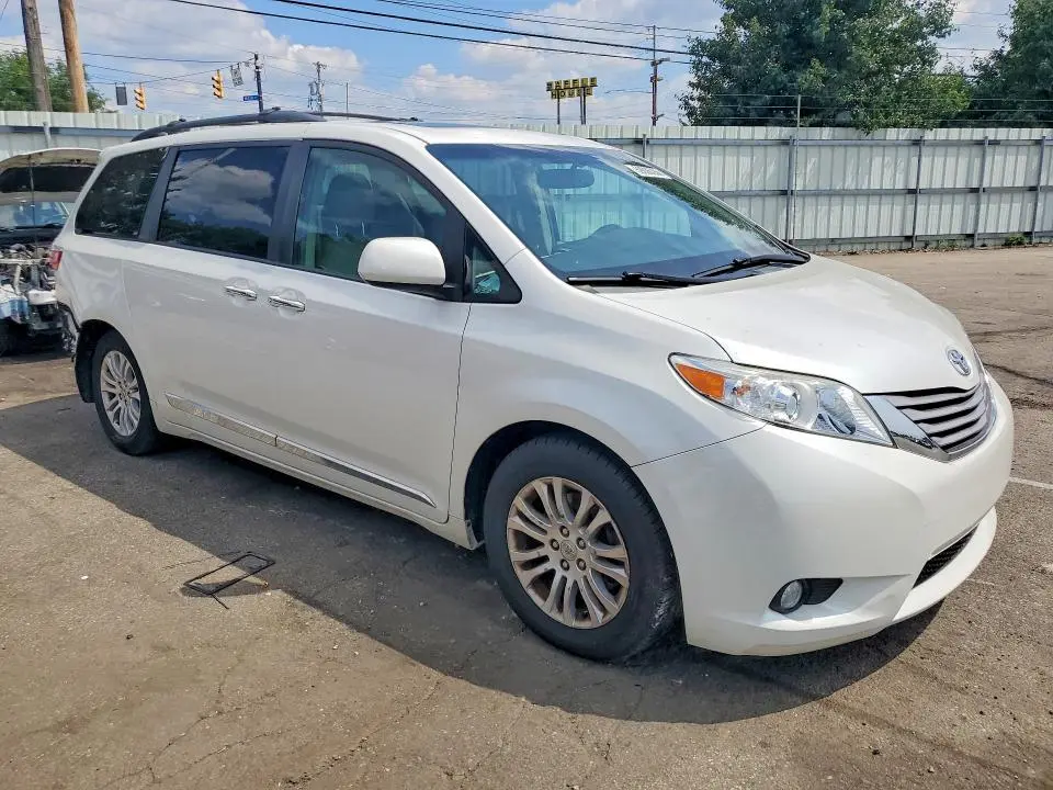 2015 TOYOTA SIENNA XLE 8-PASSENGER  