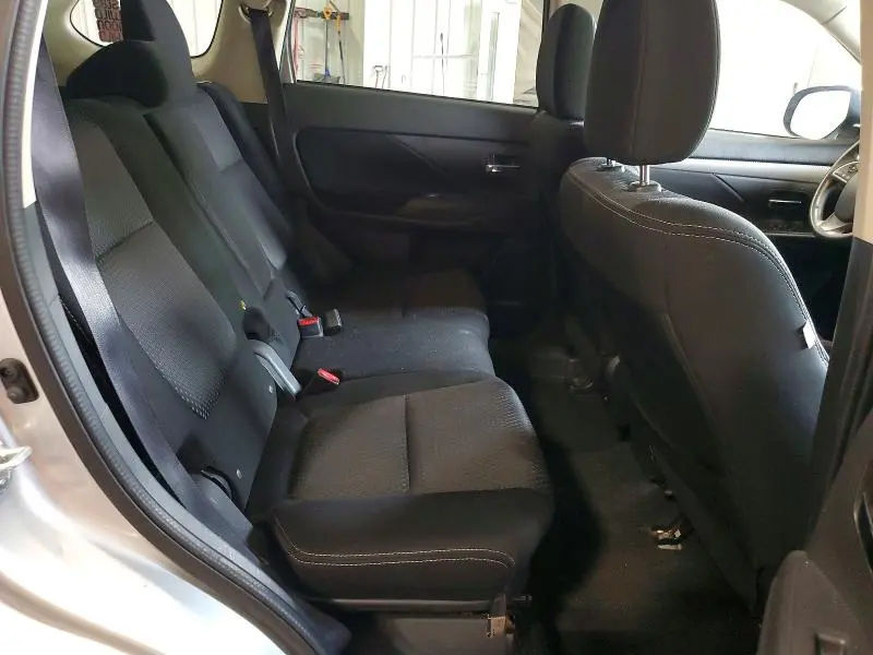 2018 MITSUBISHI OUTLANDER SE  