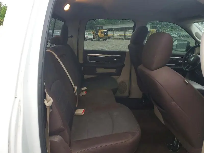 2016 RAM 1500 SLT  