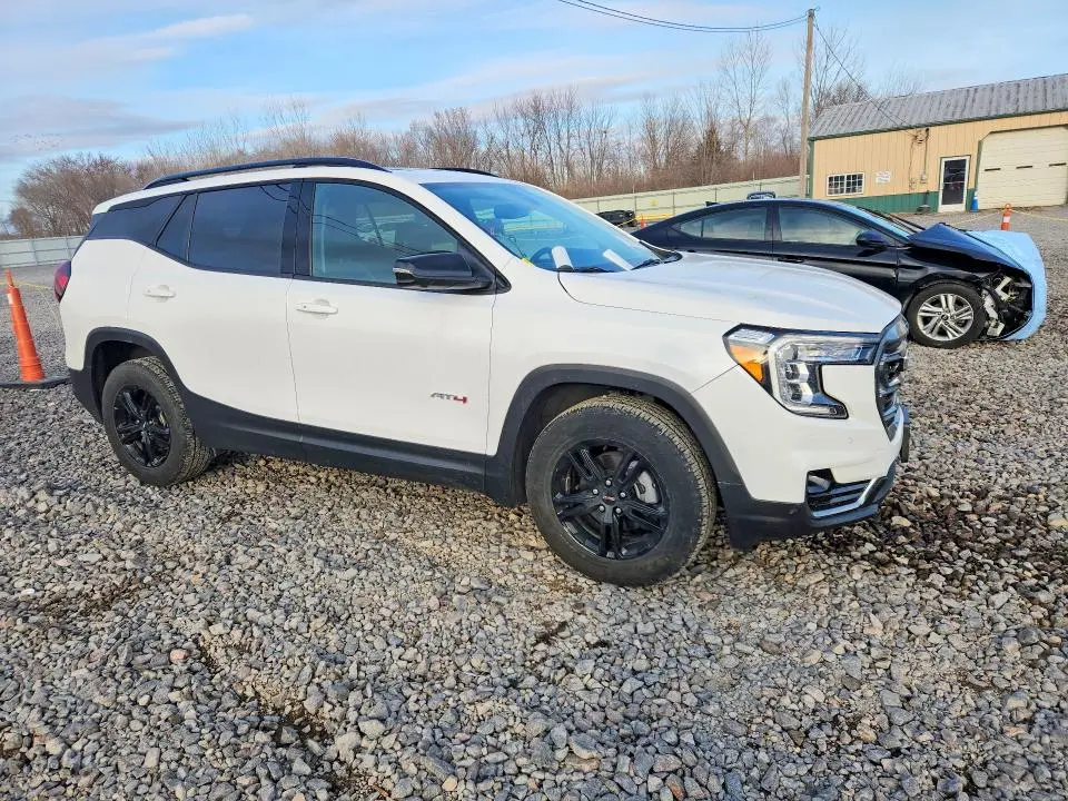 2023 GMC TERRAIN AT4  