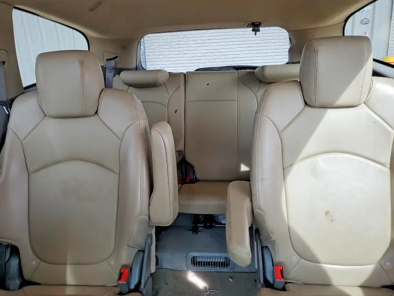 2010 CHEVROLET TRAVERSE LT  