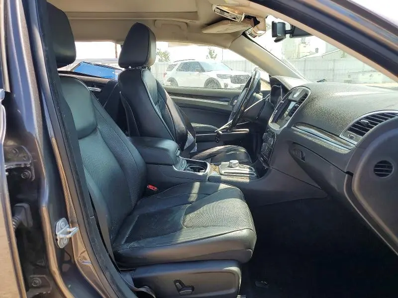 2019 CHRYSLER 300 LIMITED  