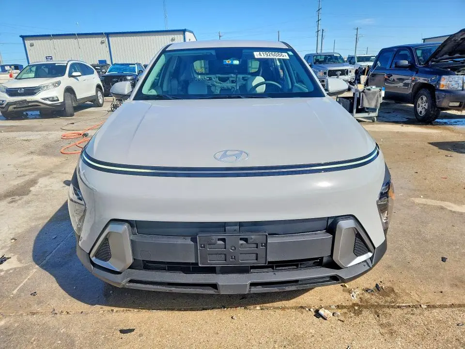 2025 HYUNDAI KONA SE  