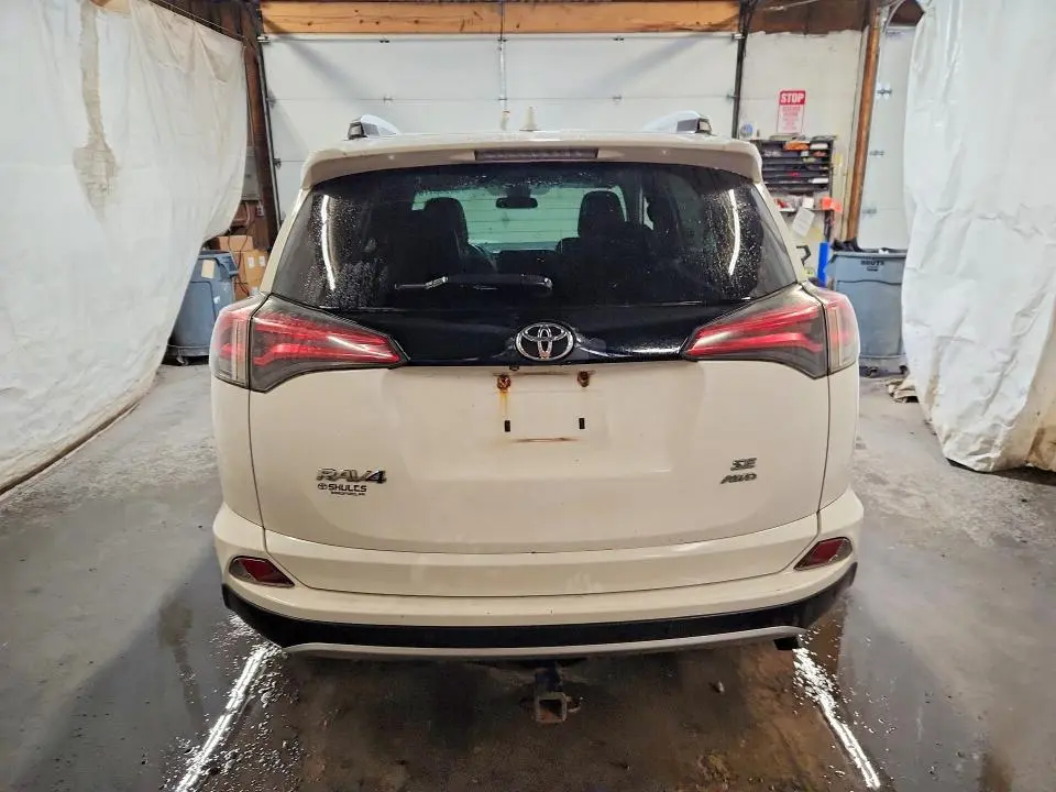 2016 TOYOTA RAV4 SE  