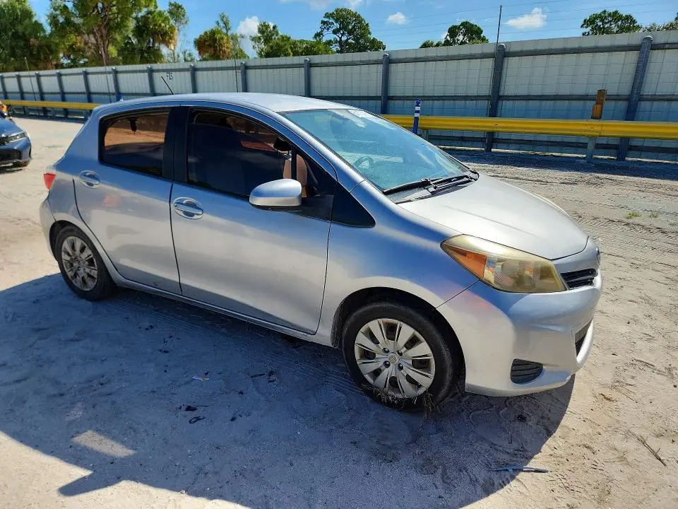 2012 TOYOTA YARIS 5-DOOR LE  