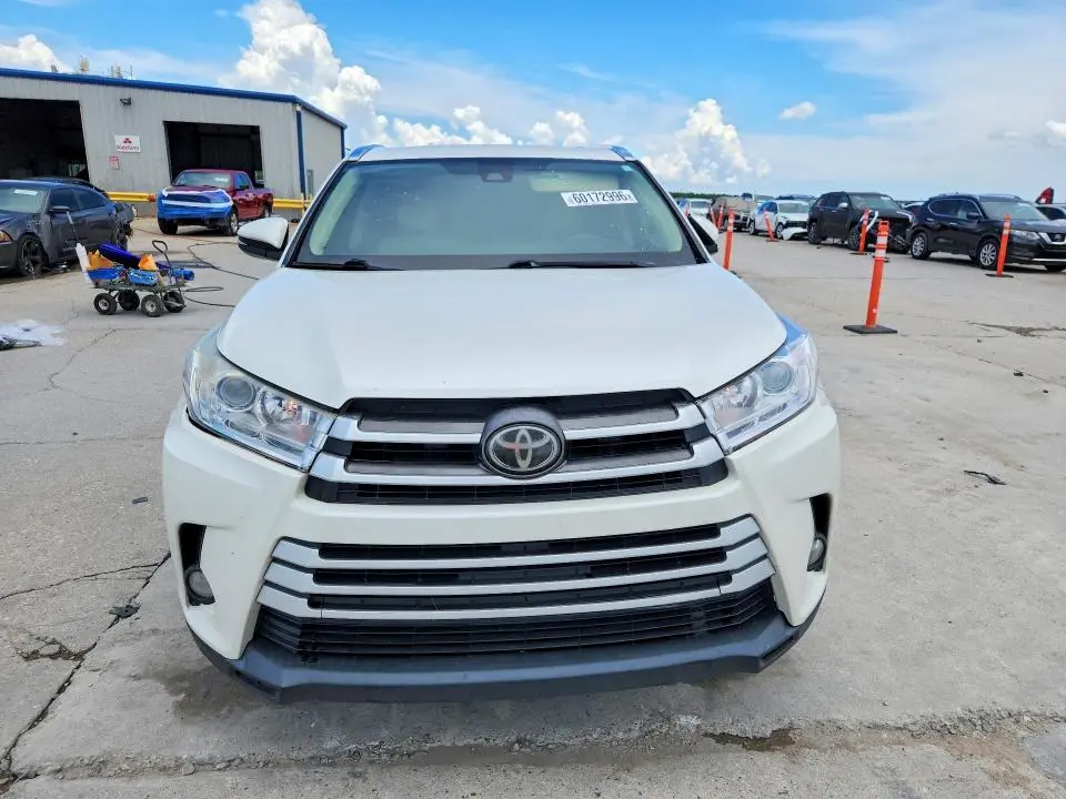 2017 TOYOTA HIGHLANDER XLE  