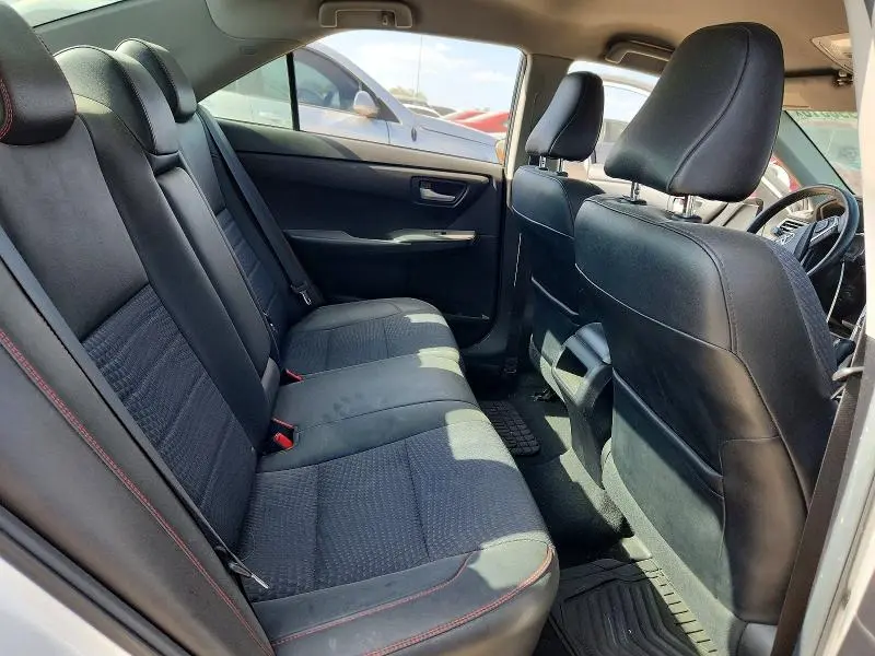 2015 TOYOTA CAMRY SE  