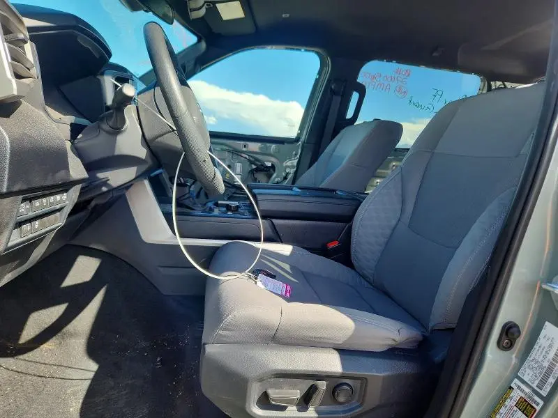 2025 TOYOTA TUNDRA SR5  