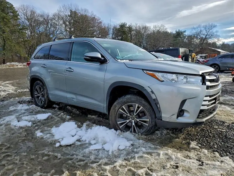 2018 TOYOTA HIGHLANDER LE  