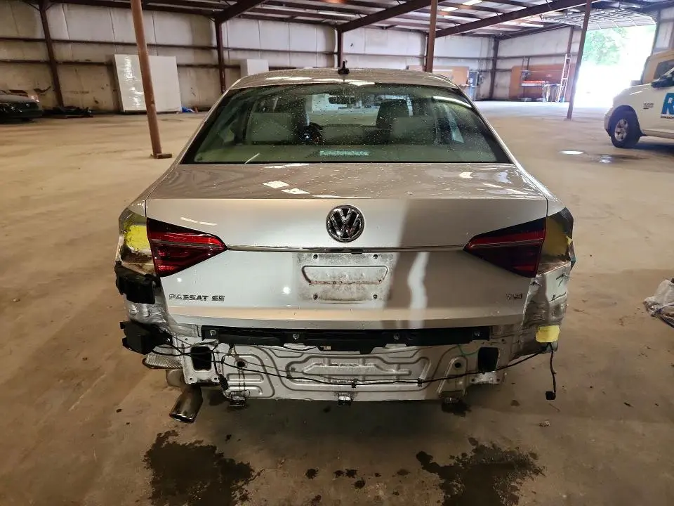 2018 VOLKSWAGEN PASSAT SE  