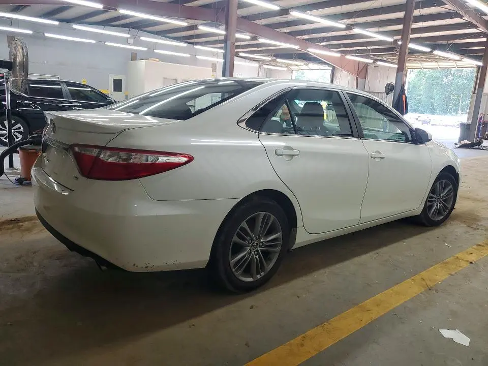 2015 TOYOTA CAMRY SE  