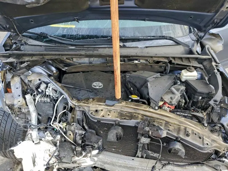 2017 TOYOTA HIGHLANDER SE  