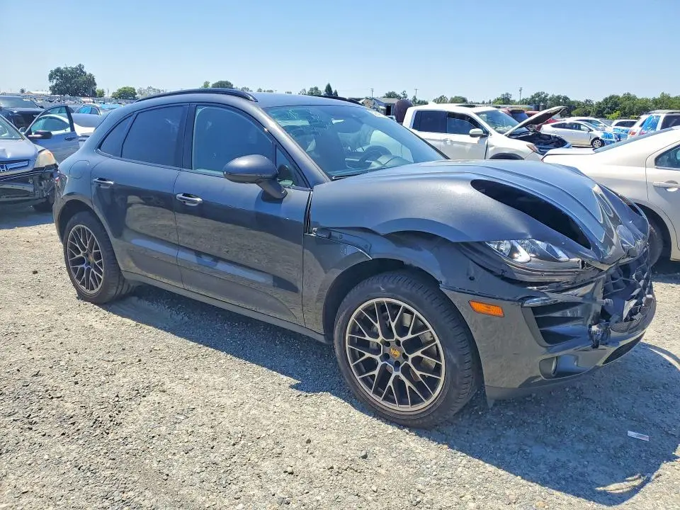 2017 PORSCHE MACAN   
