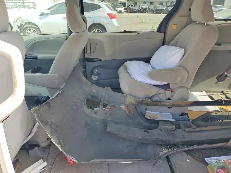 2012 TOYOTA SIENNA LE 8-PASSENGER  