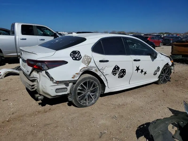 2021 TOYOTA CAMRY SE  