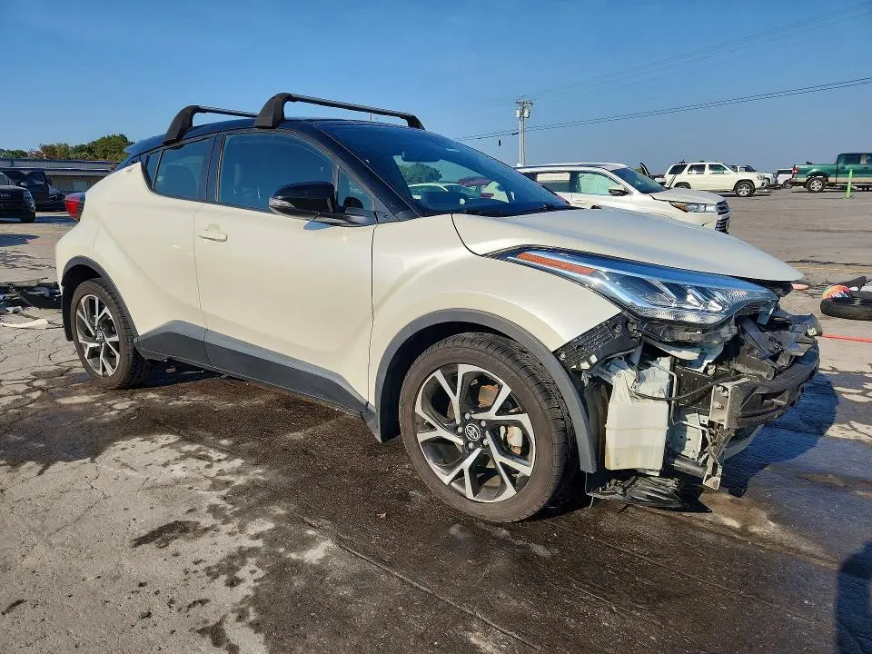 2020 TOYOTA C-HR XLE  