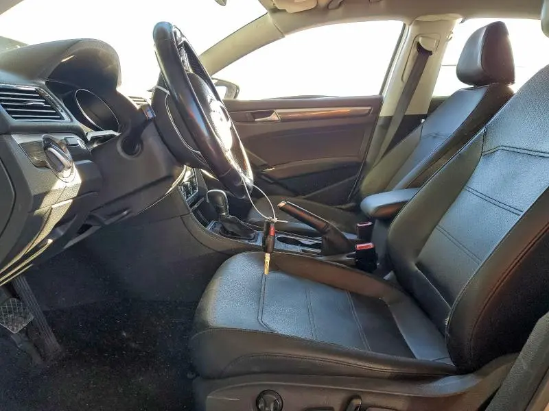 2016 VOLKSWAGEN PASSAT SE  