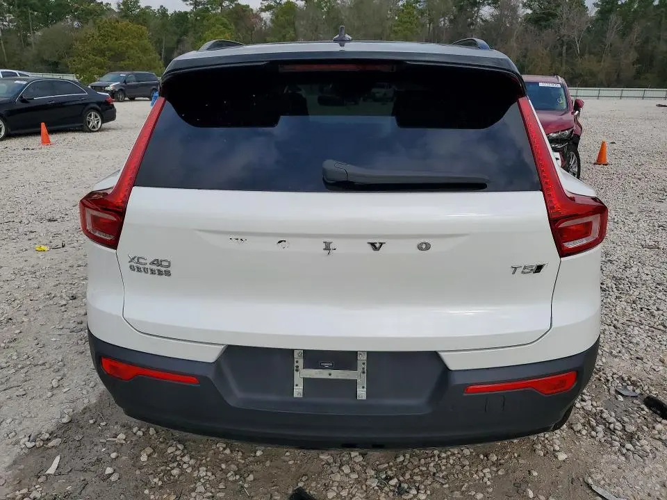 2021 VOLVO XC40 T5 R-DESIGN  