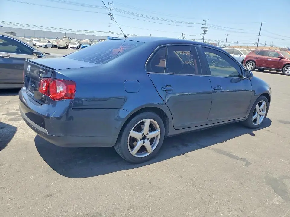 2010 VOLKSWAGEN JETTA LIMITED  