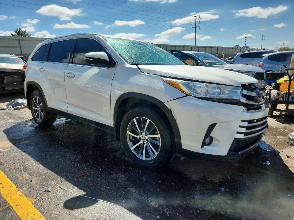 2019 TOYOTA HIGHLANDER XLE  