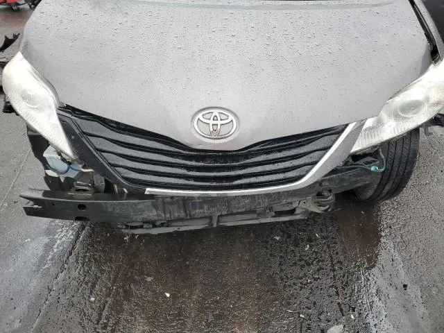 2011 TOYOTA SIENNA LE  