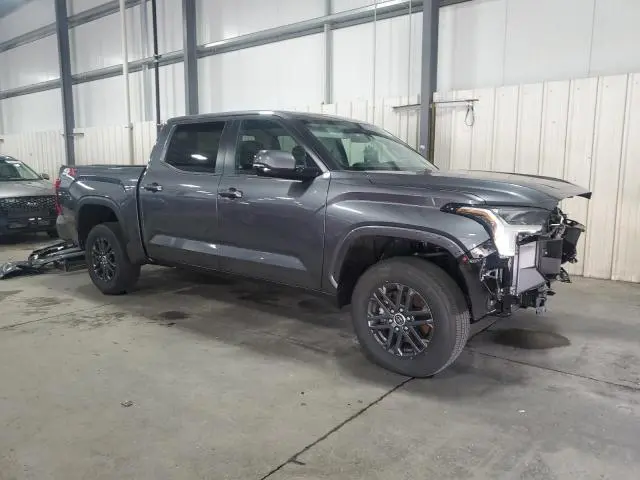 2024 TOYOTA TUNDRA CREWMAX SR  