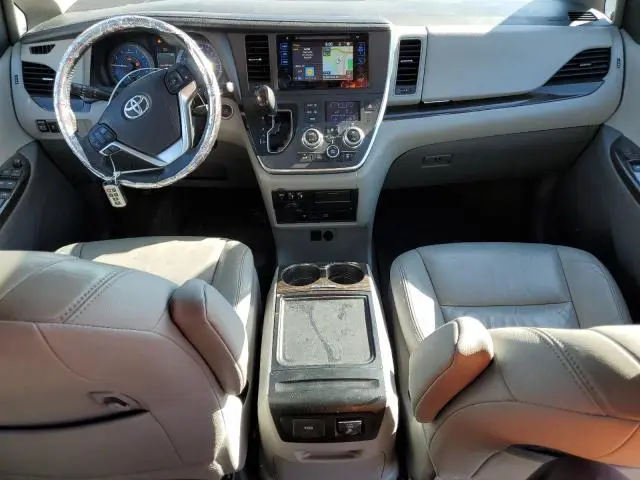 2016 TOYOTA SIENNA XLE  