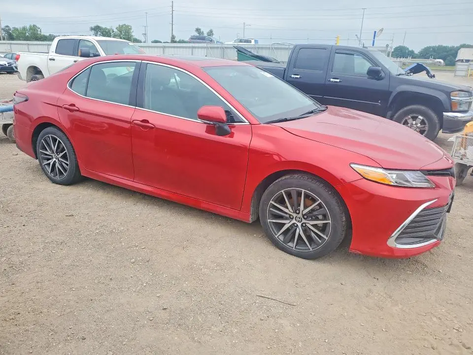 2023 TOYOTA CAMRY XLE  