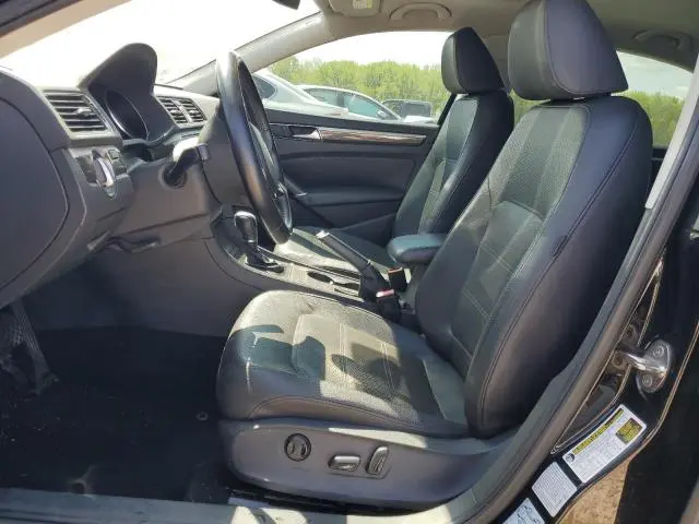 2016 VOLKSWAGEN PASSAT SE  