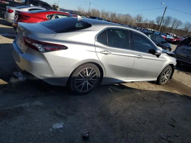 2022 TOYOTA CAMRY XLE  