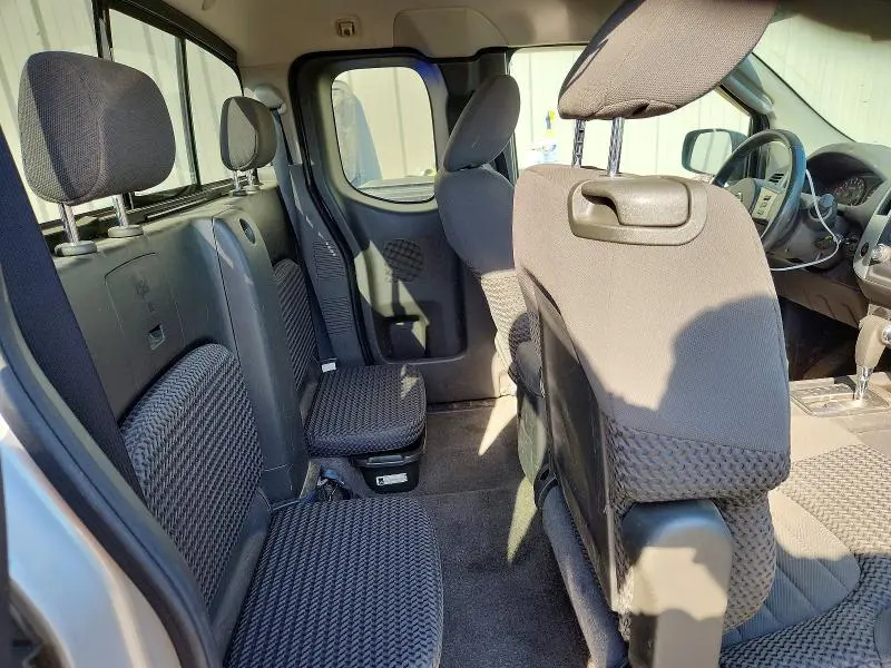2010 NISSAN FRONTIER SE V6  