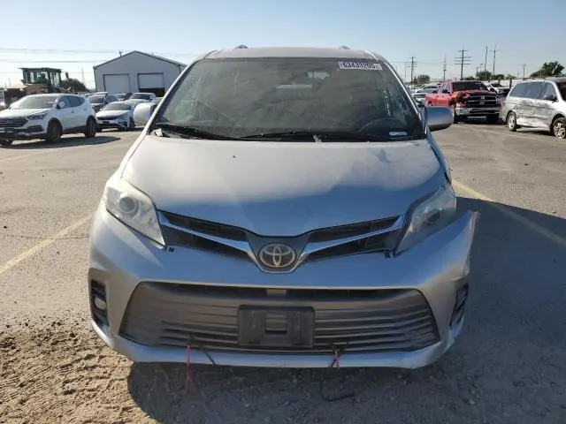 2020 TOYOTA SIENNA XLE  